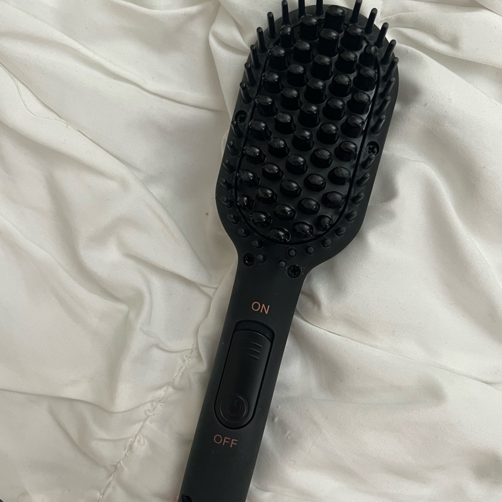 Amika Mini Straightening Brush
